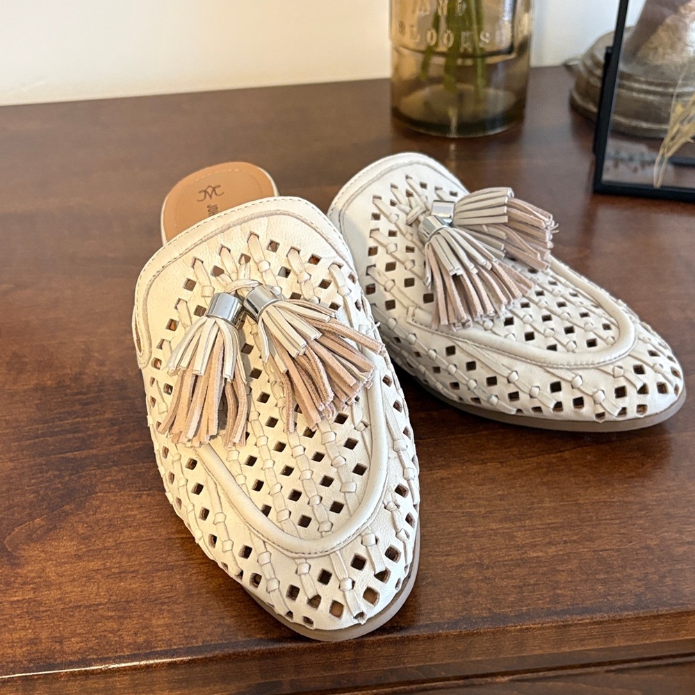 Women's Johnston & Murphy Cream Tassel Loafers - Picture 6 of 6